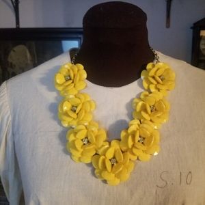 Yellow Vintage-style statement necklance